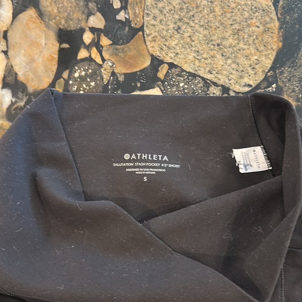 Athleta Salutation Stash 5” short Black Women's Shorts - Picture 3 of 3